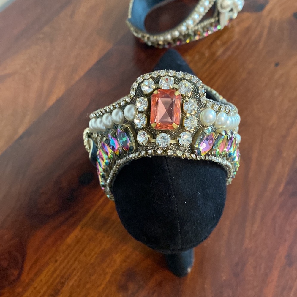 Fabulous black suede pumps. NWOT , never worn. Stunning detachable jeweled cuff. - Picture 8 of 8